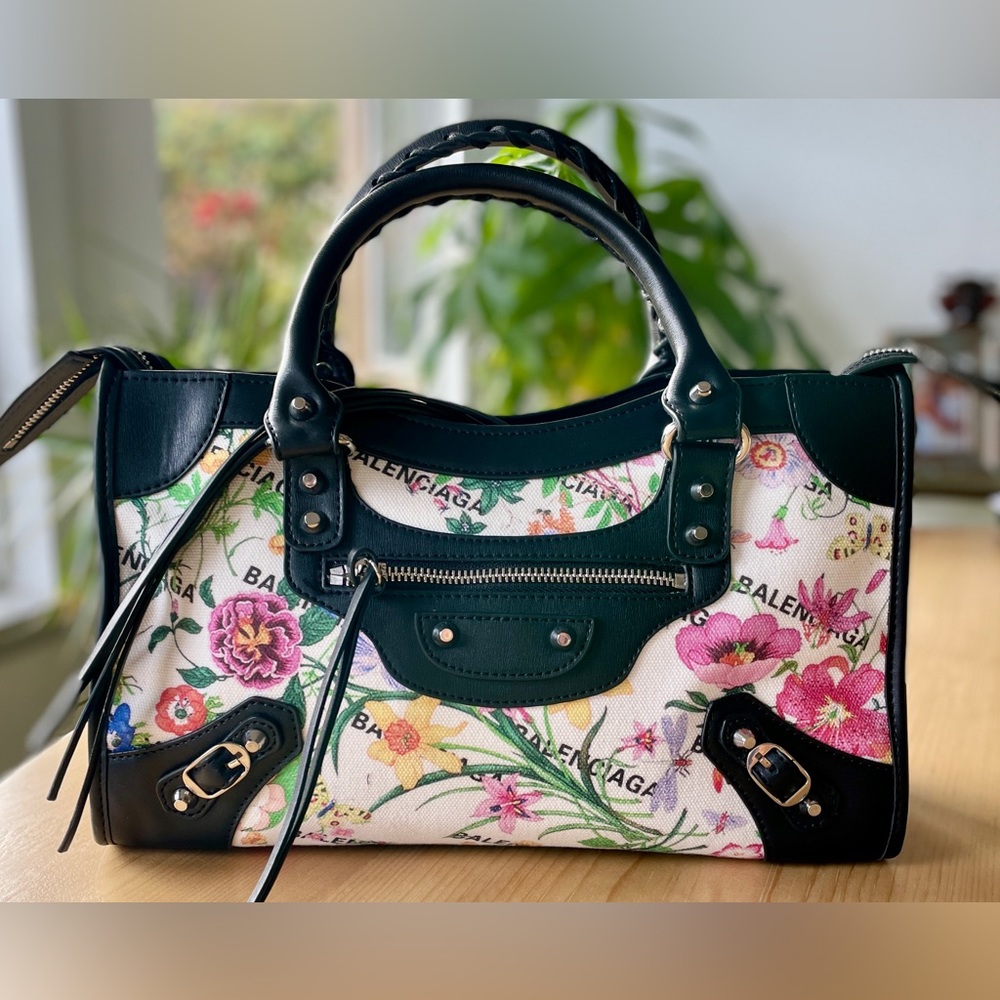 Collectible Gucci x Balenciaga Hacker Project Neo Classic Medium City Bag